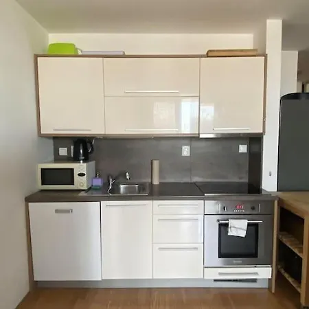 Sunset View, Near The Airport & Private Parking Daire Bratislava