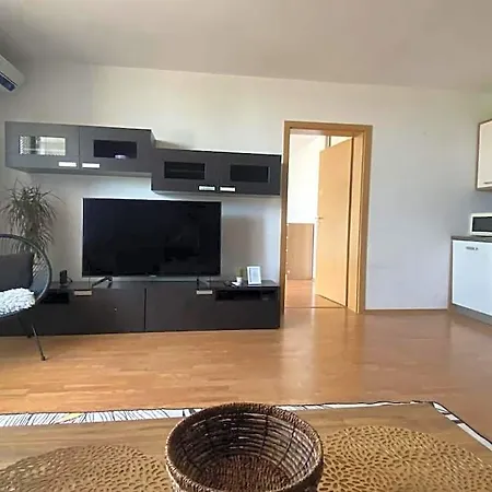 Sunset View, Near The Airport & Private Parking * Bratislava